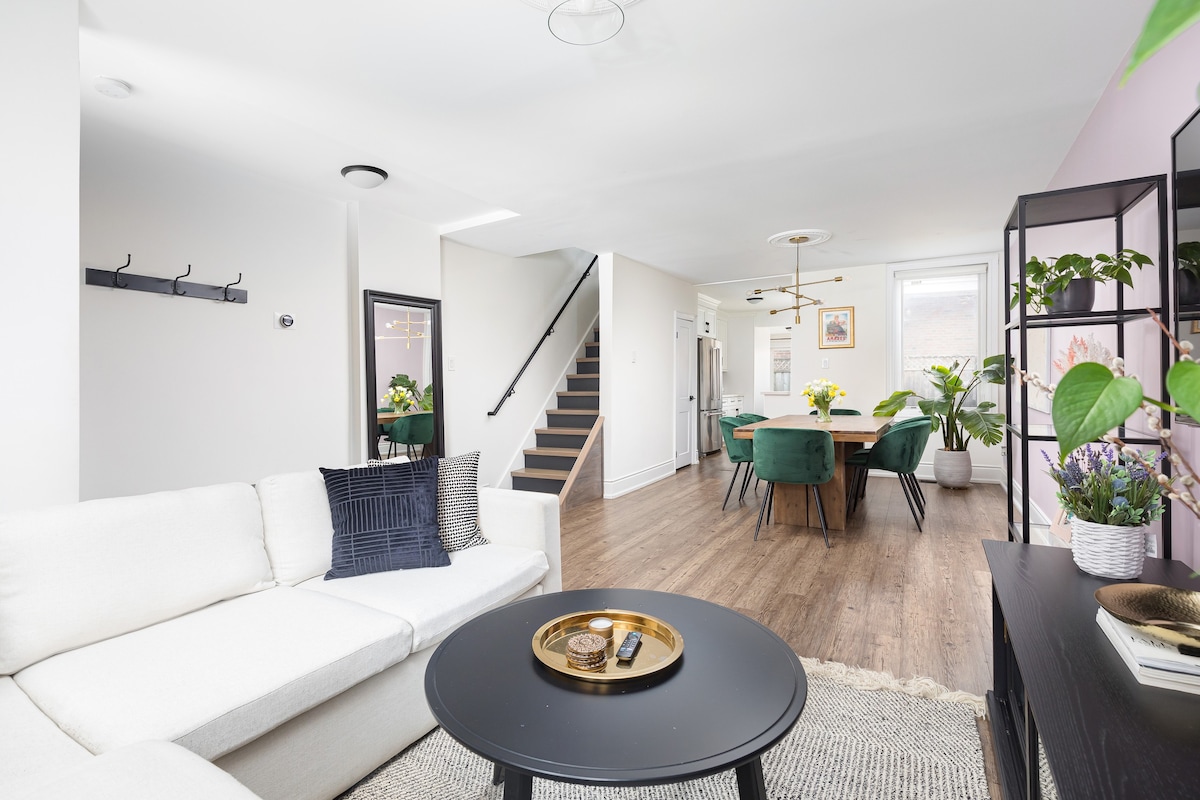 Stylish 3 Bedroom Home in Trendy Ossington Strip