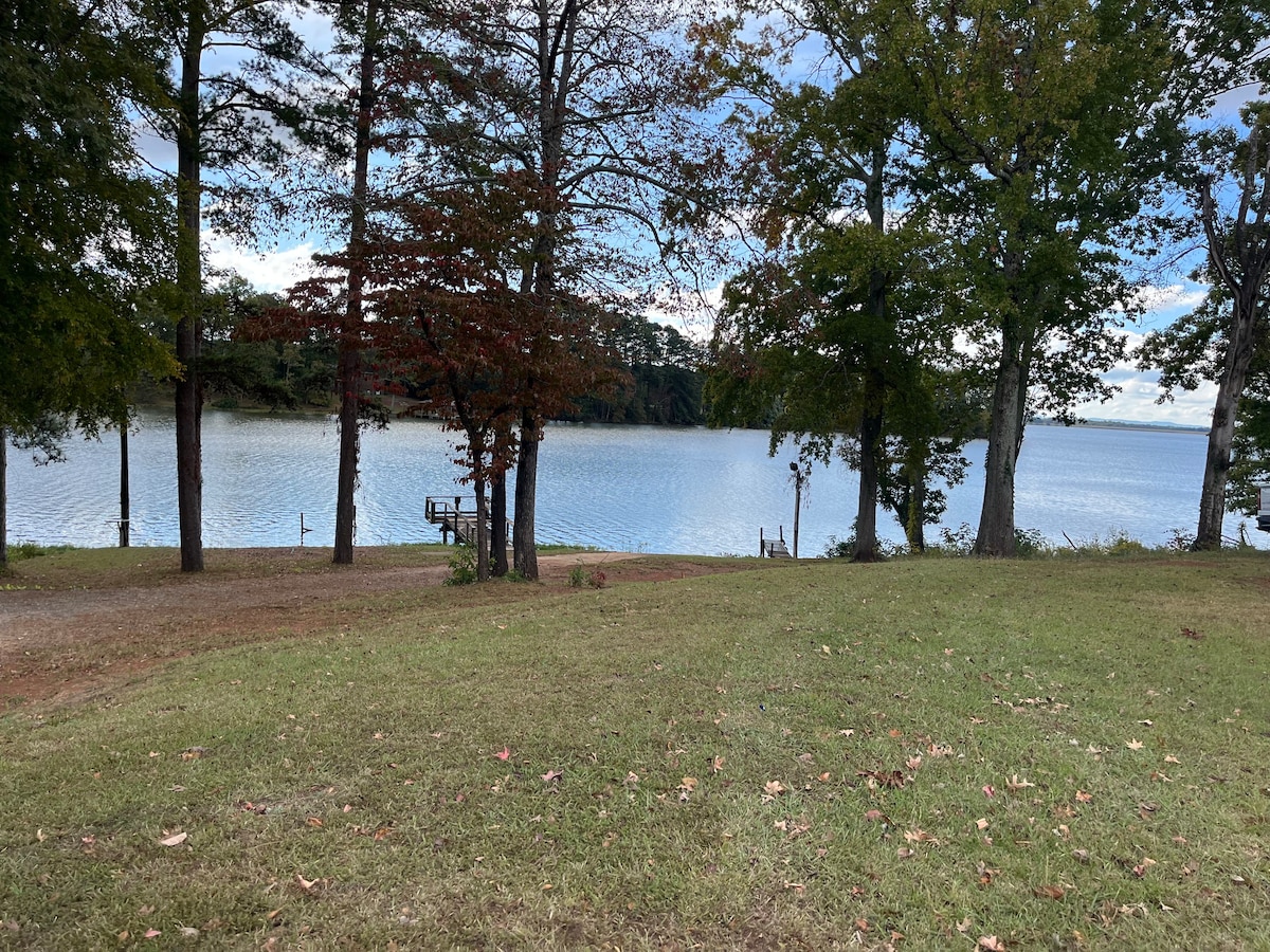 Wooten 's Weiss Lake House