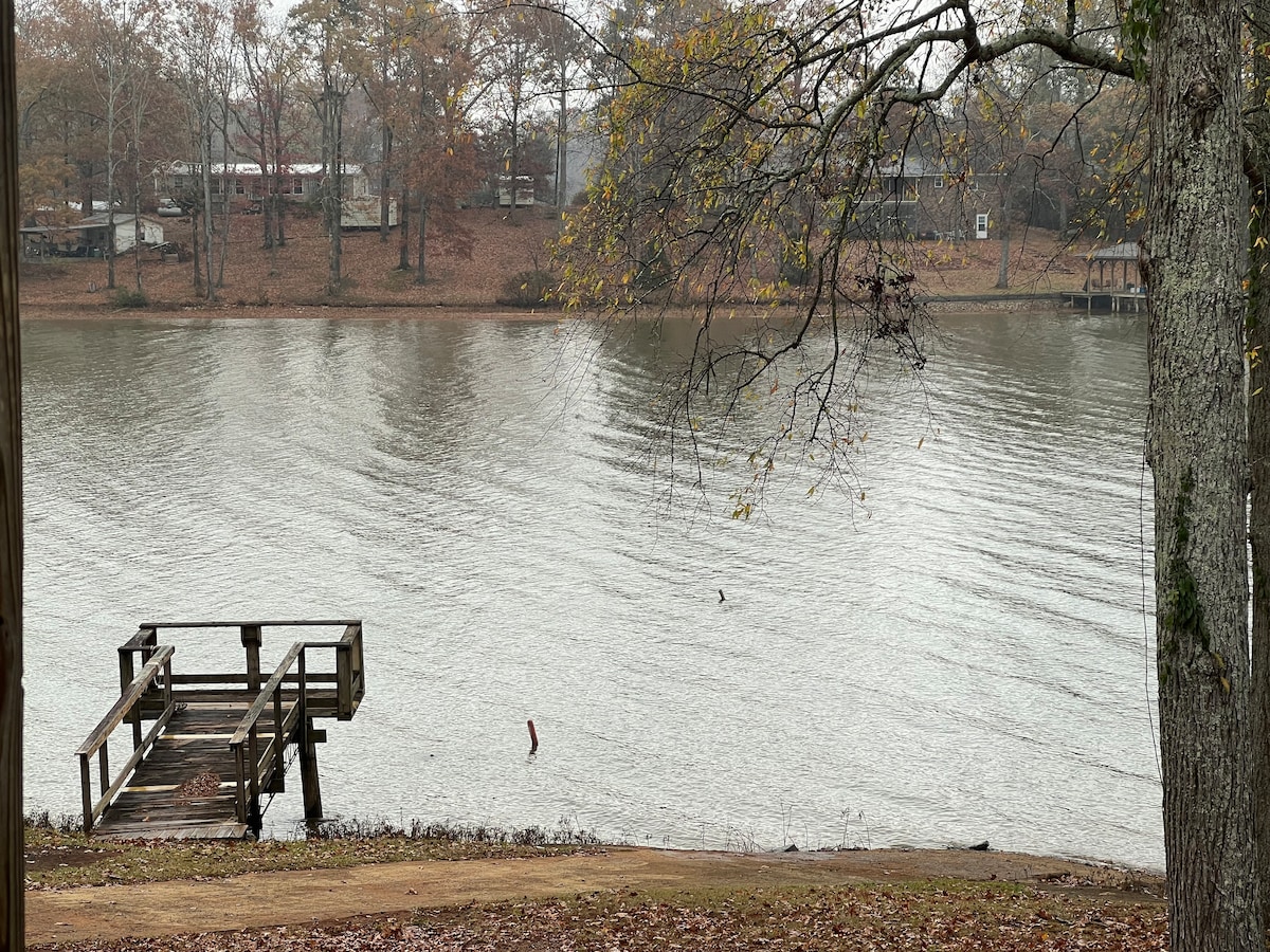 Wooten 's Weiss Lake House