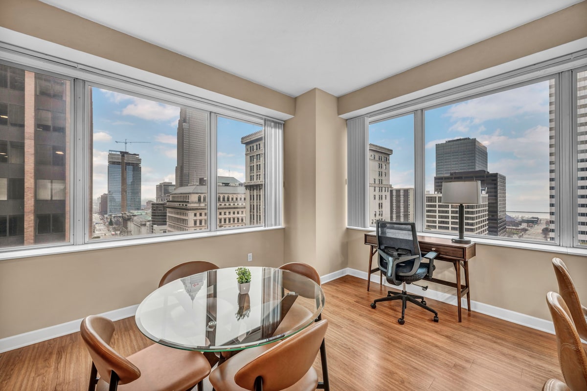 16th Floor SkySuite Corner unit I Downtown Views!