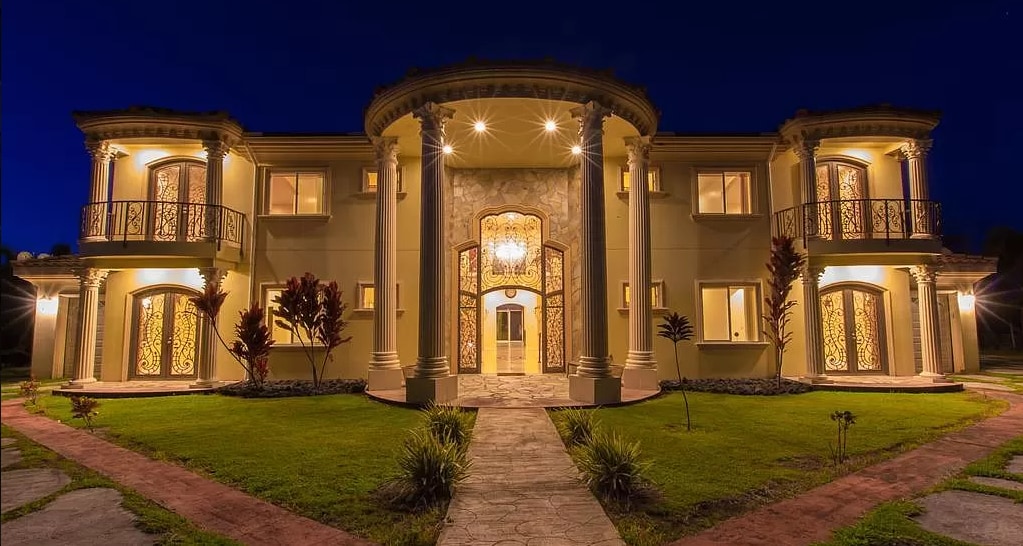 Master Suite 8 in Cliffside Mansion