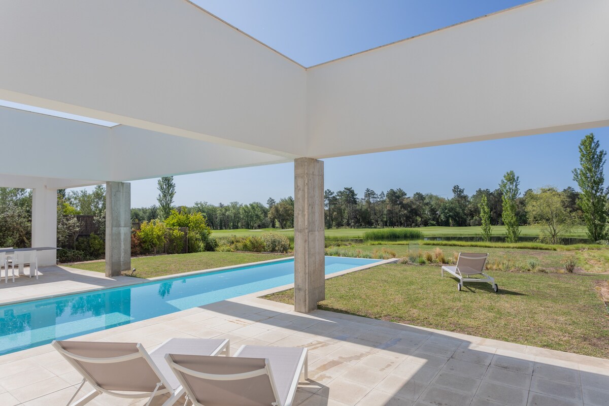 Secluded Villa on luxury resort
