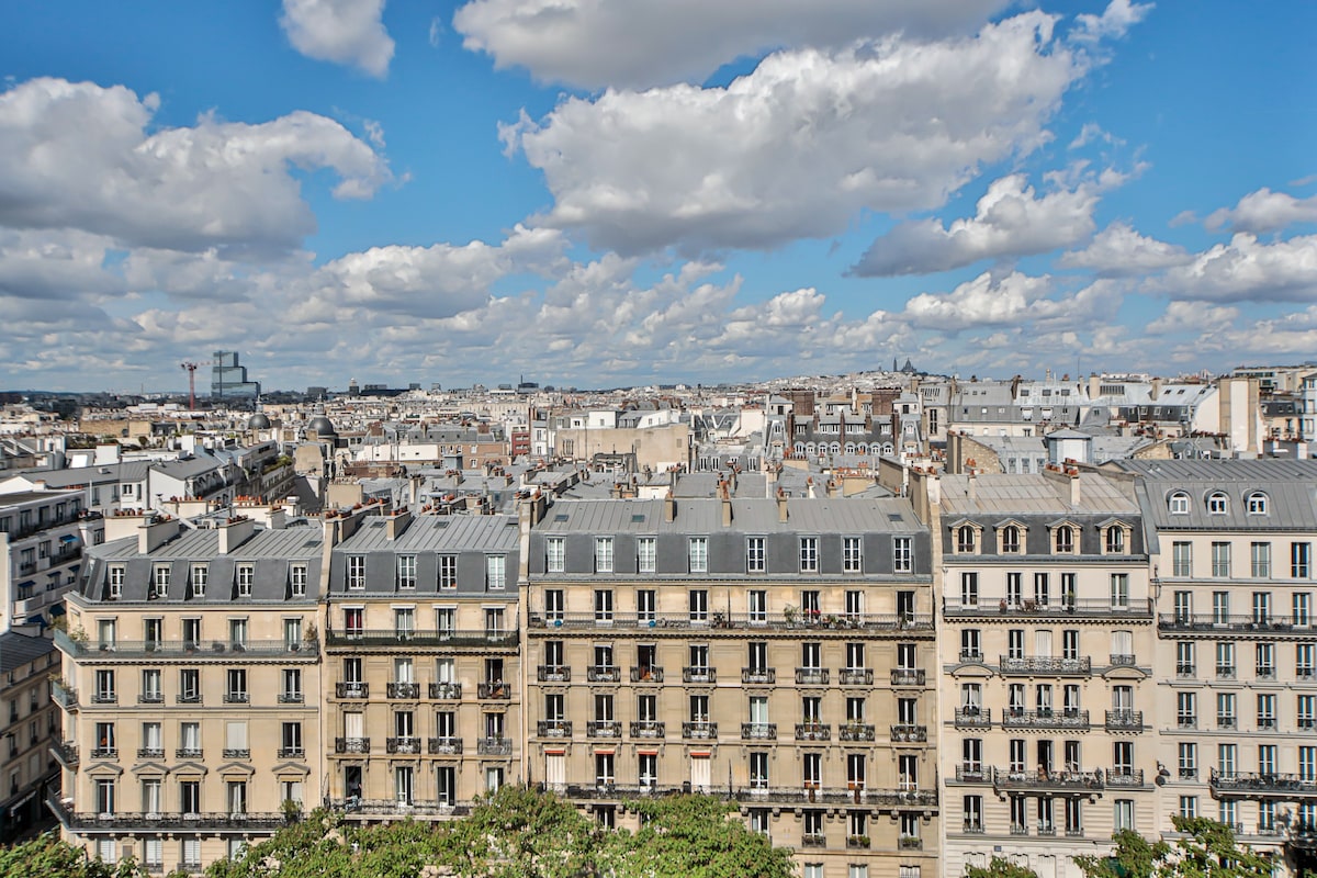 Amazing view over Montmartre !