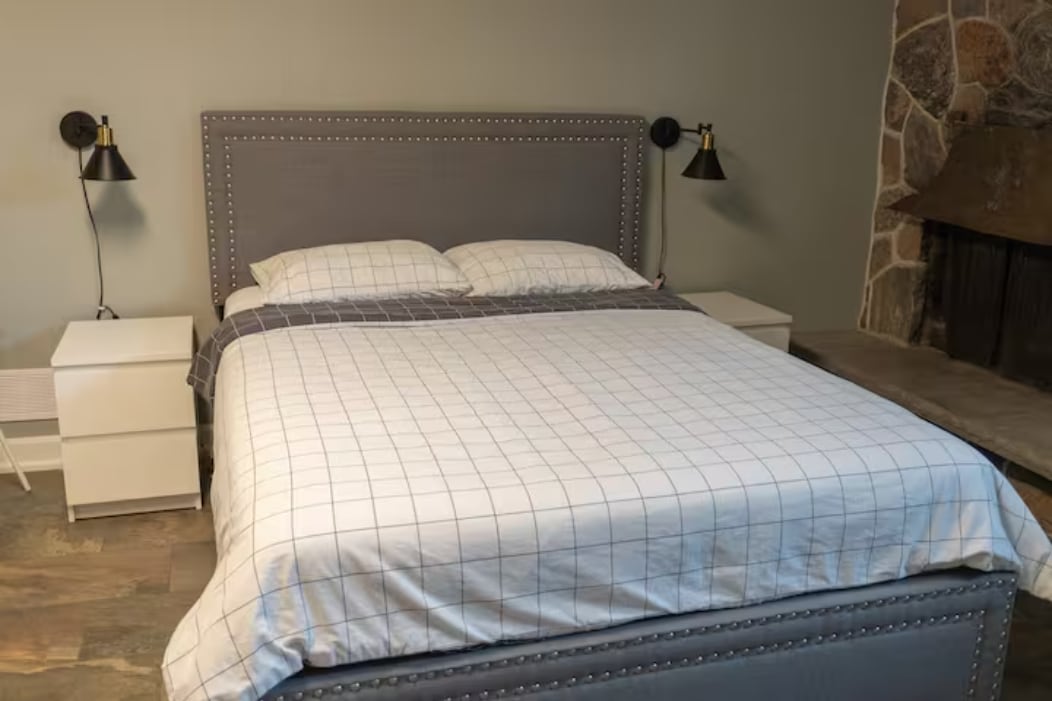 Private Basement Suite w/ 2 Beds plus in Toronto