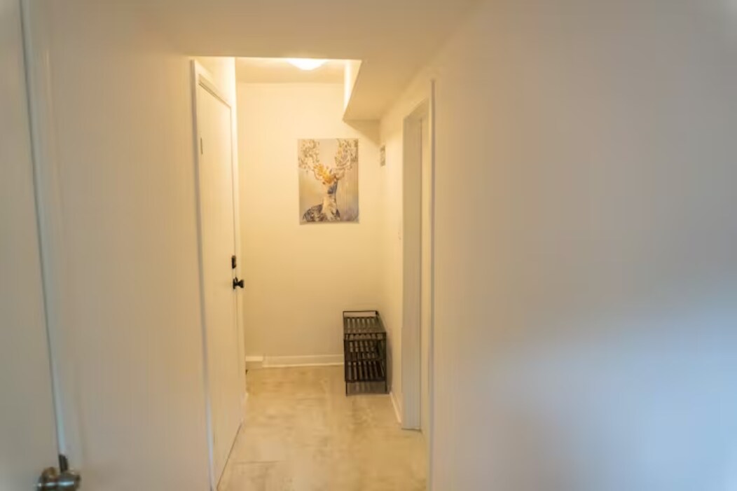 Private Basement Suite w/ 2 Beds plus in Toronto