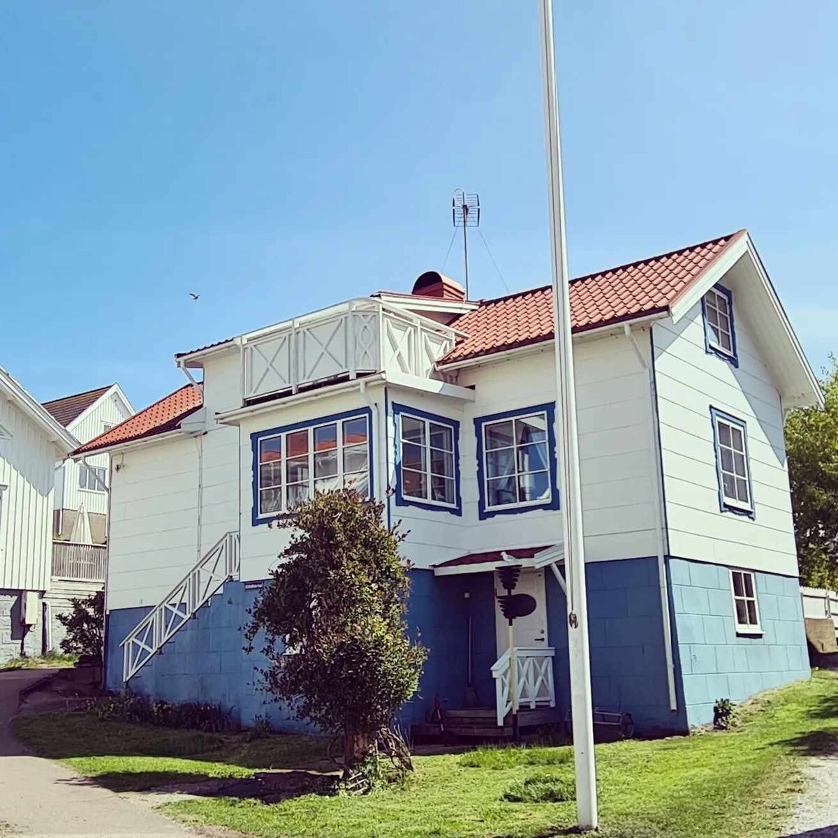 Hus på Åstol, öarnas ö