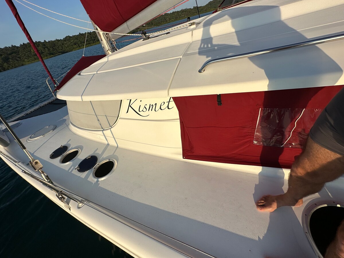 Catamaran Kismet, come play!