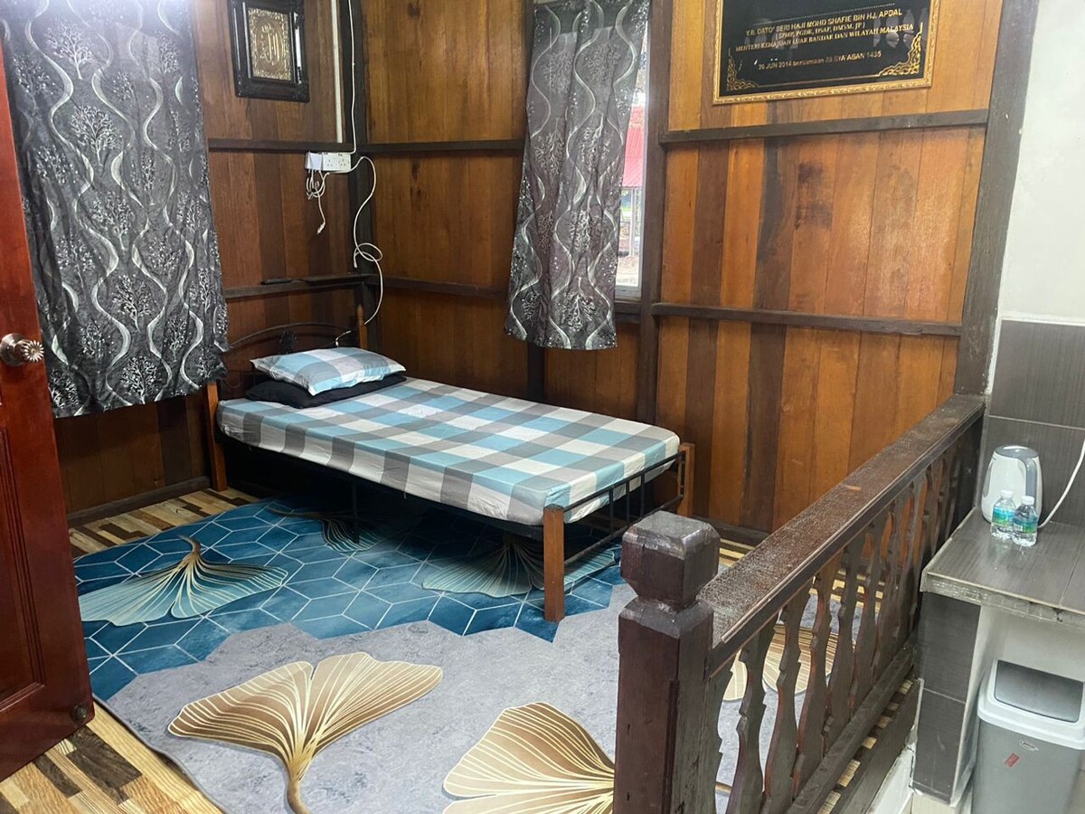 Ayem Homestay Parit Raja Darat