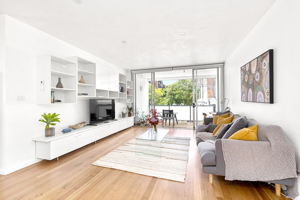 Stylish Renovated Quiet Darlington near CBD / Unis