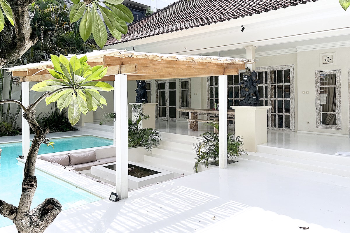 #181 Private Pool. Seminyak Villa. Airport Pickup