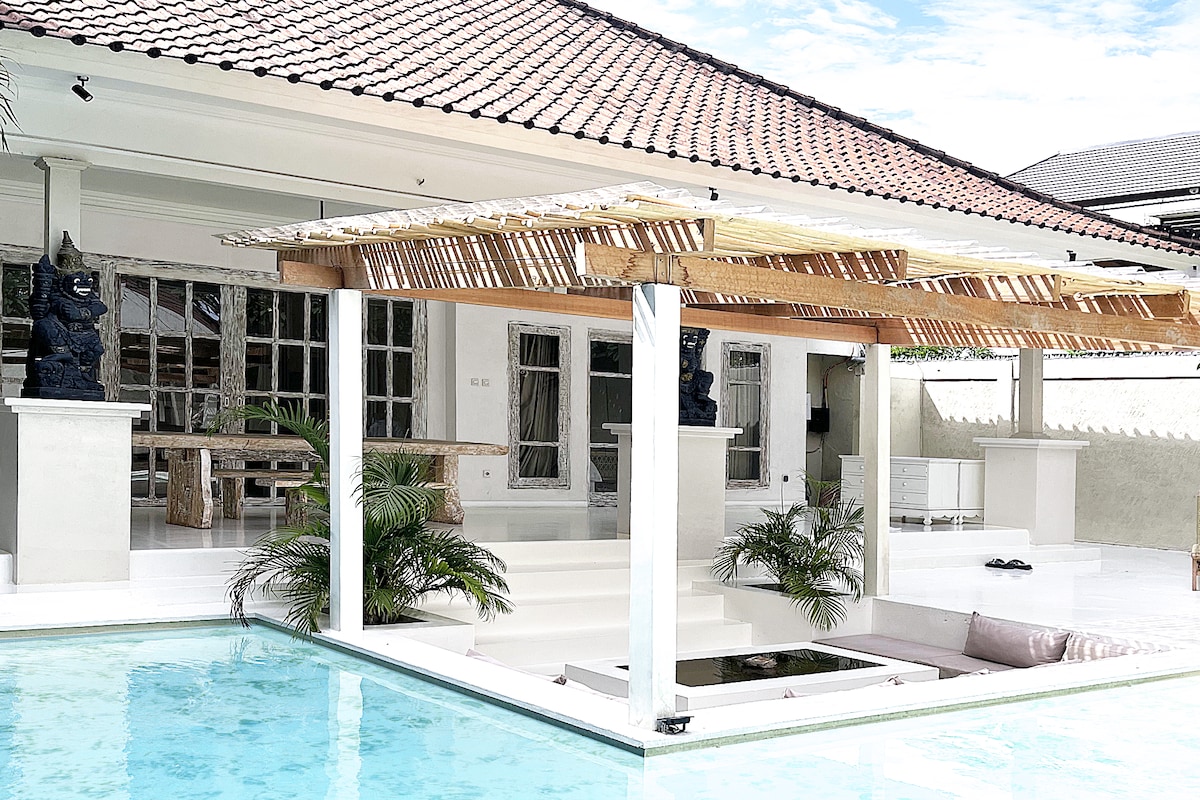 #181 Private Pool. Seminyak Villa. Airport Pickup