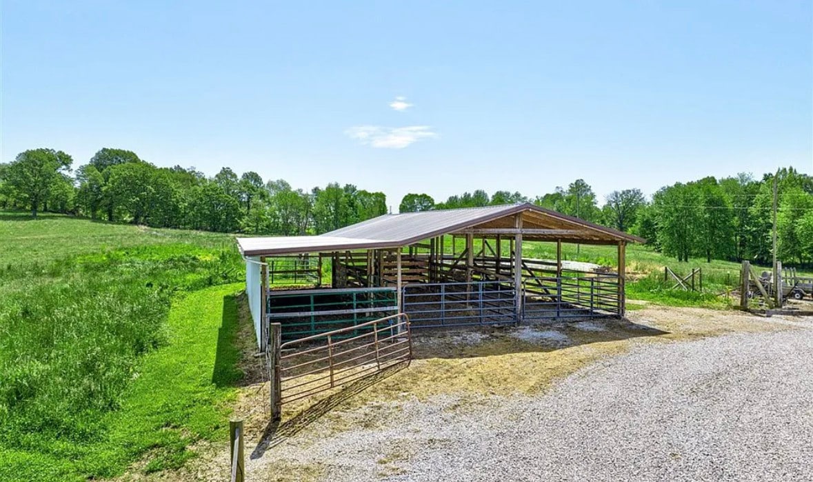 Fiddlewood Farm Barn Stay