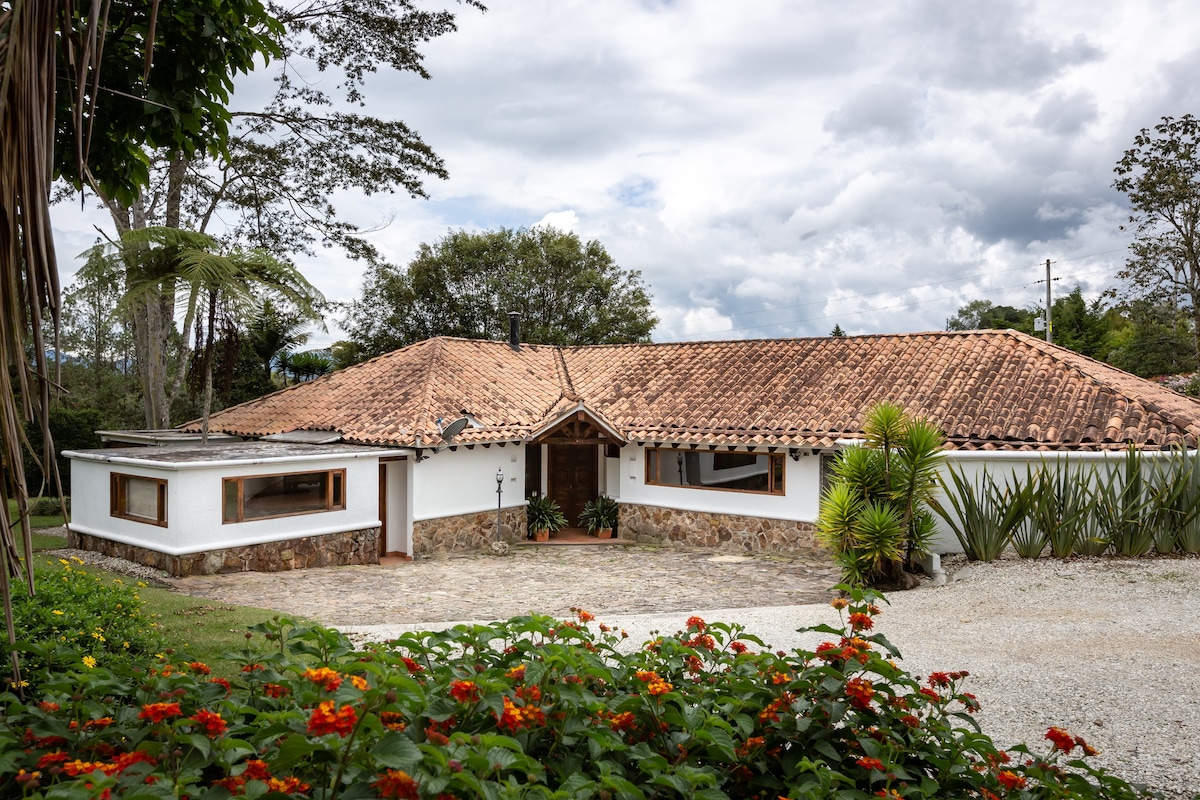 Chimenea y Campo en Familia