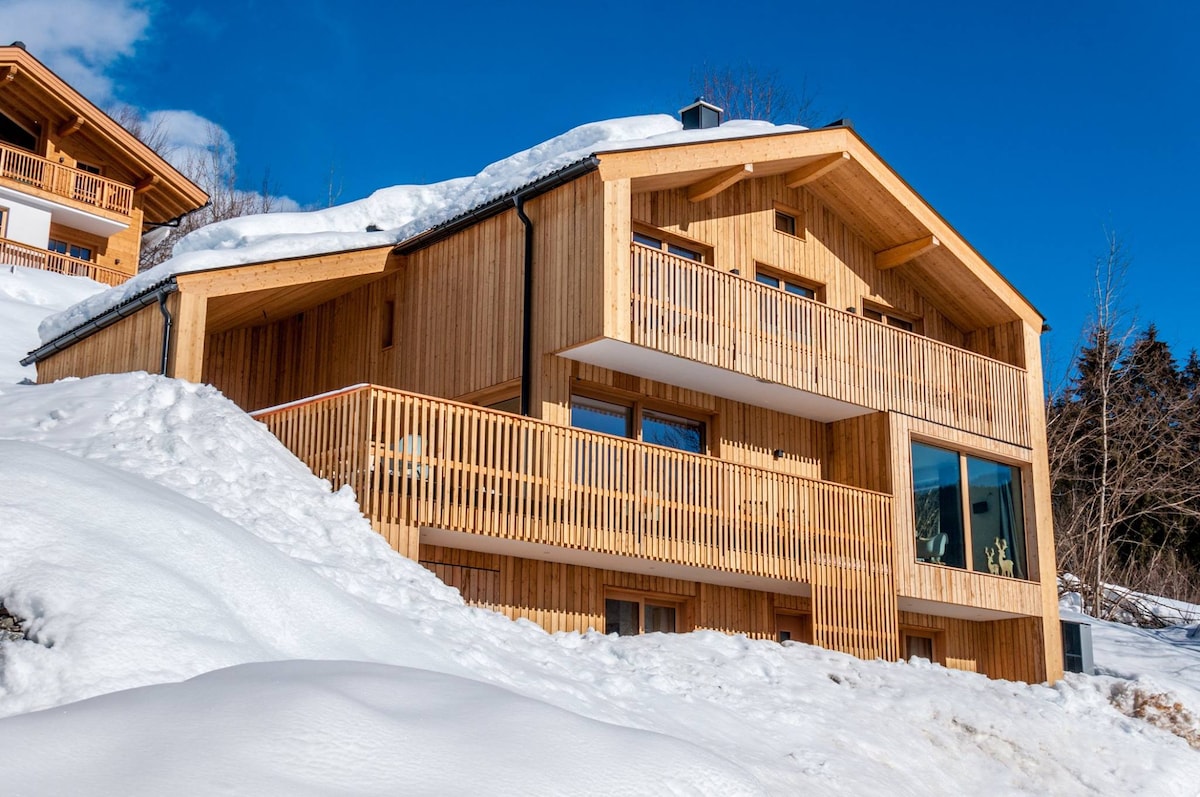 Wanderfalk Lodge - Luxe family chalet