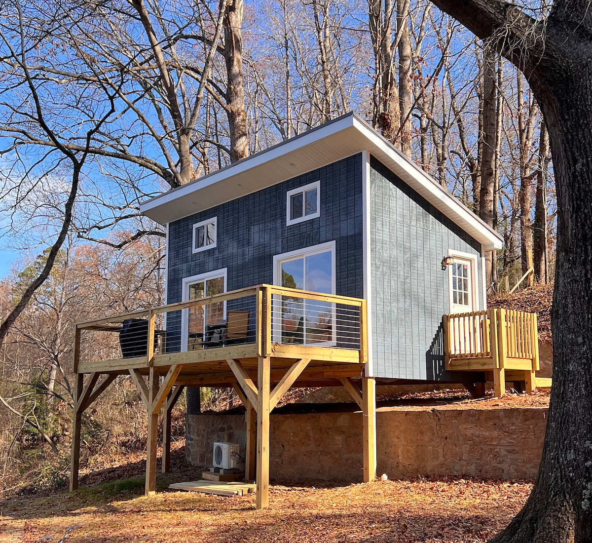 Rockwall Cabin by the Pond