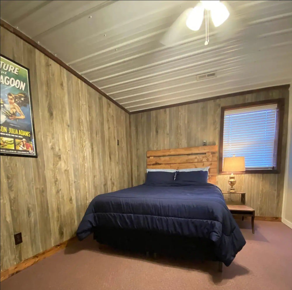 Cozy Cabin - Centrally Located