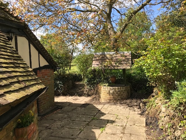 Idyllic 14th Century Cottage on the Greensands Way