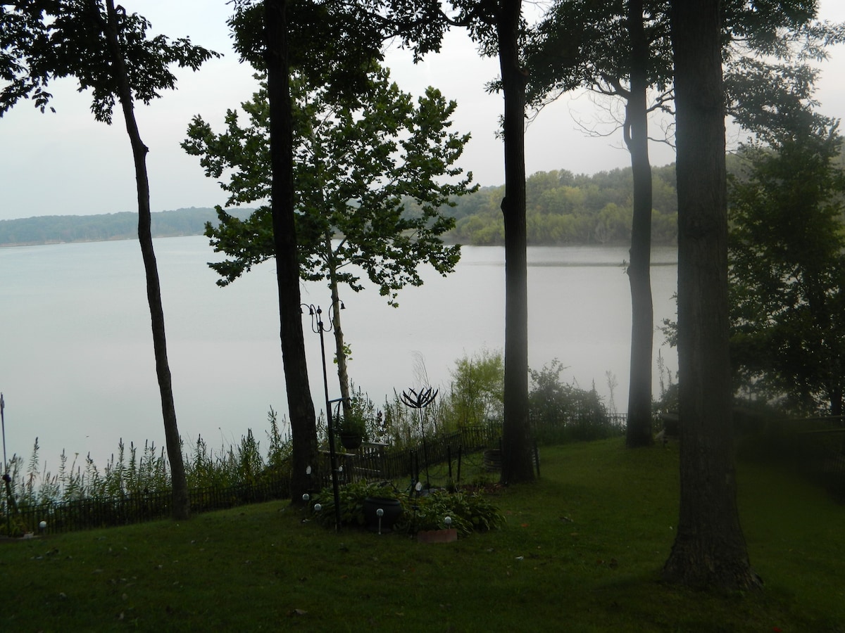 Raccoon Lake Cabin