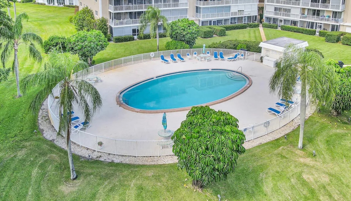 Large 3 Bed Condo w/ Pool