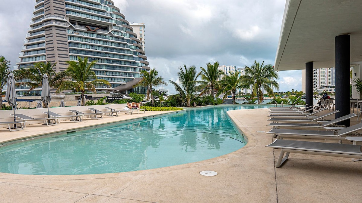 Exclusive apartment in Puerto Cancun, access pool