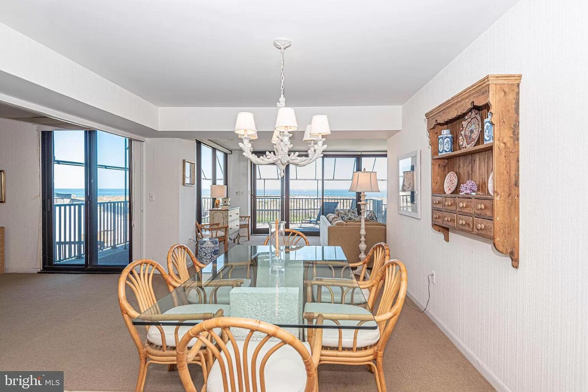 Spacious Oceanfront Condo