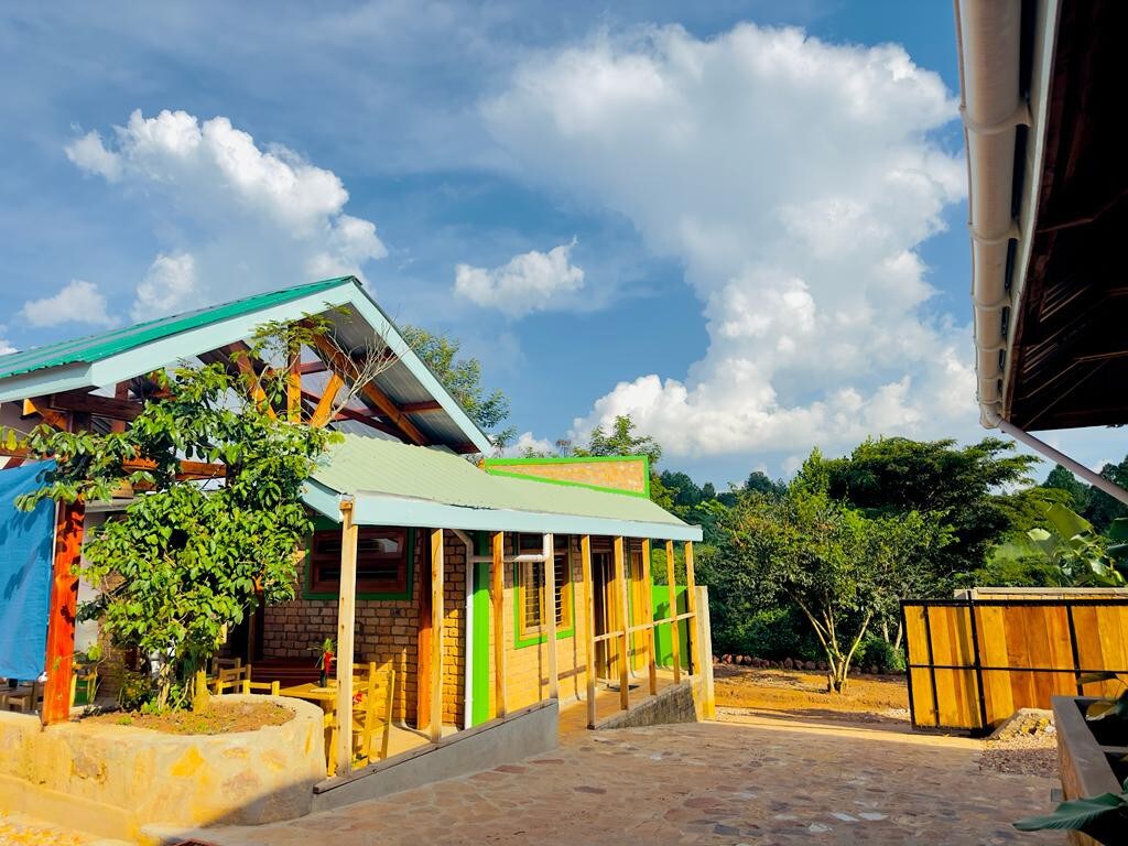 IZIBA LODGE (HIGH Quality, Green, Lowcost.)