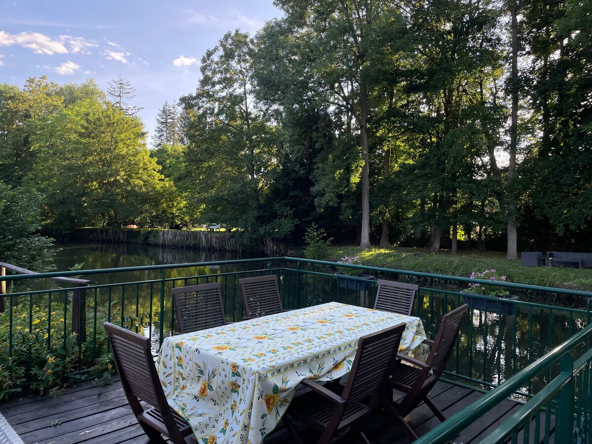 Chalet en bord de rivière