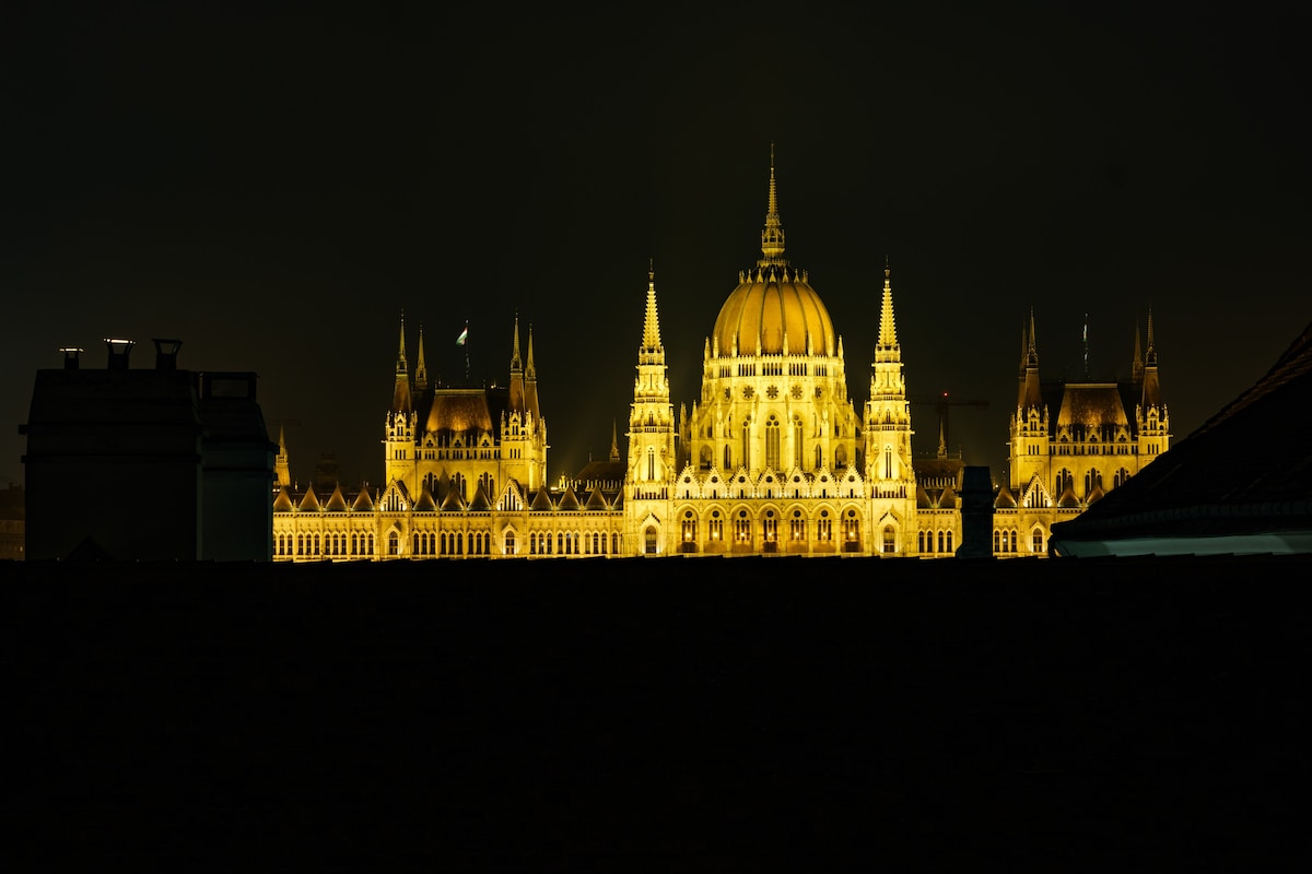 Parliament Panorama Apartment