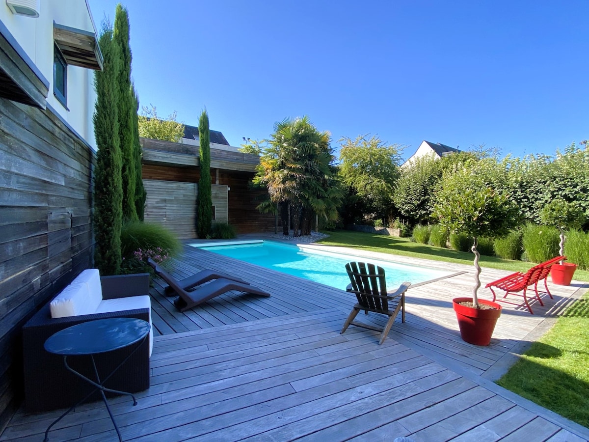 Grande maison avec piscine en bord de Cher