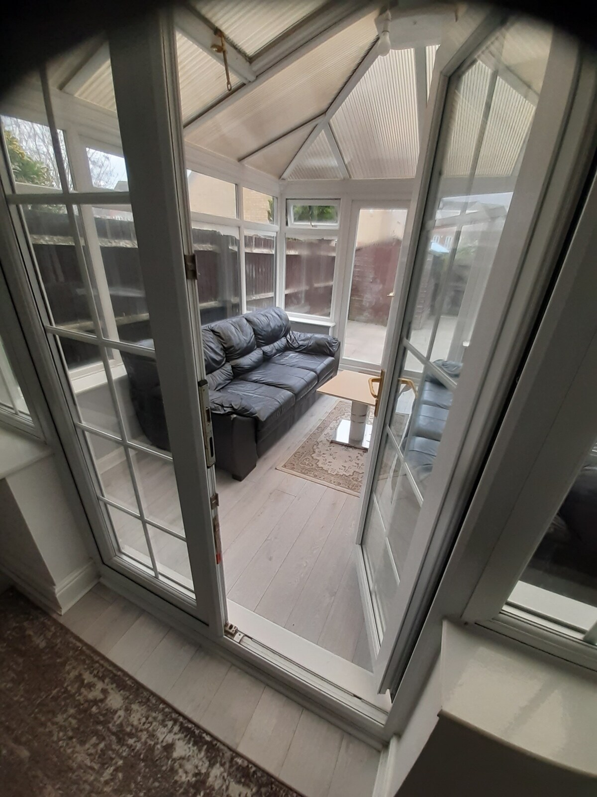 Lovely and Spacious Room with Conservatory