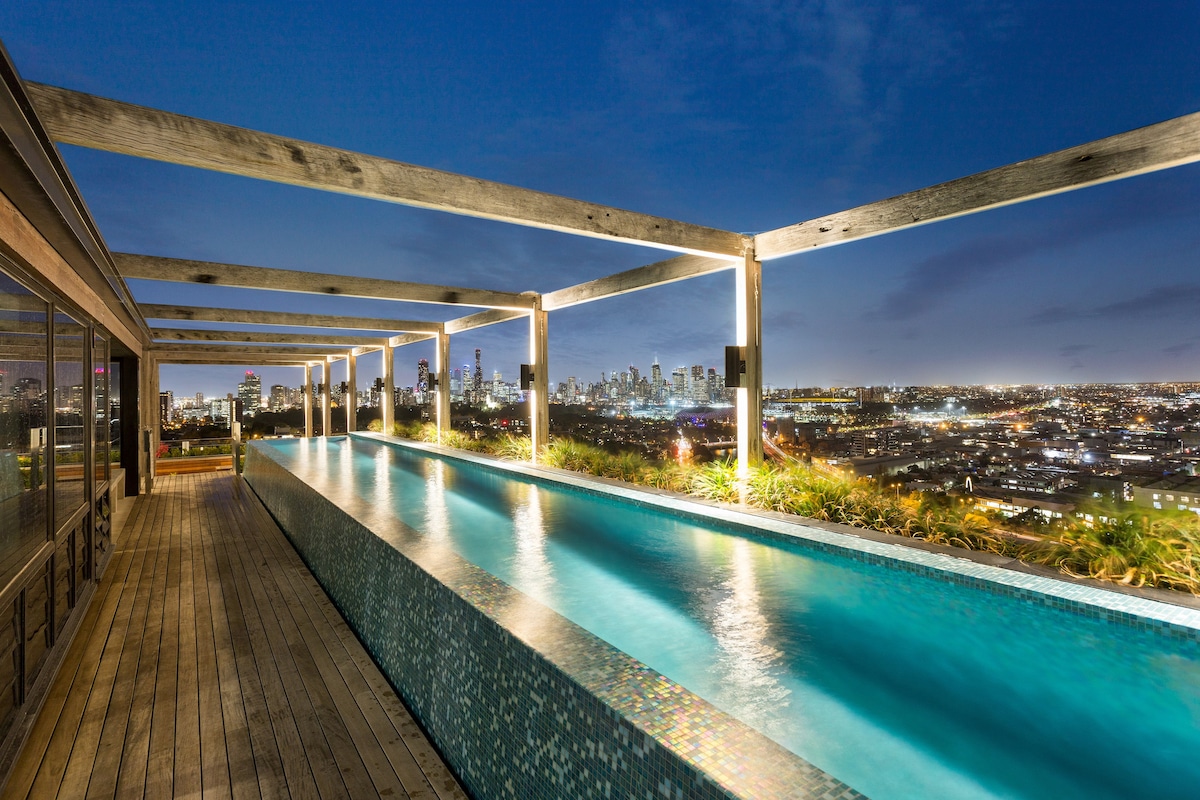 South Yarra Apt with Superb City Views, Pool & Gym