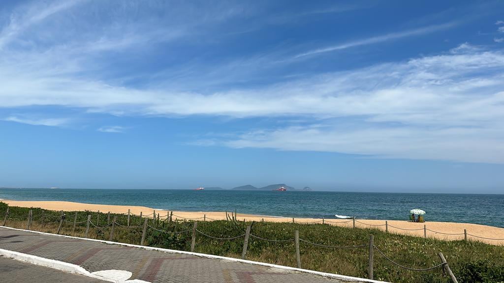 Apartamento 2 quartos na praia com vista mar