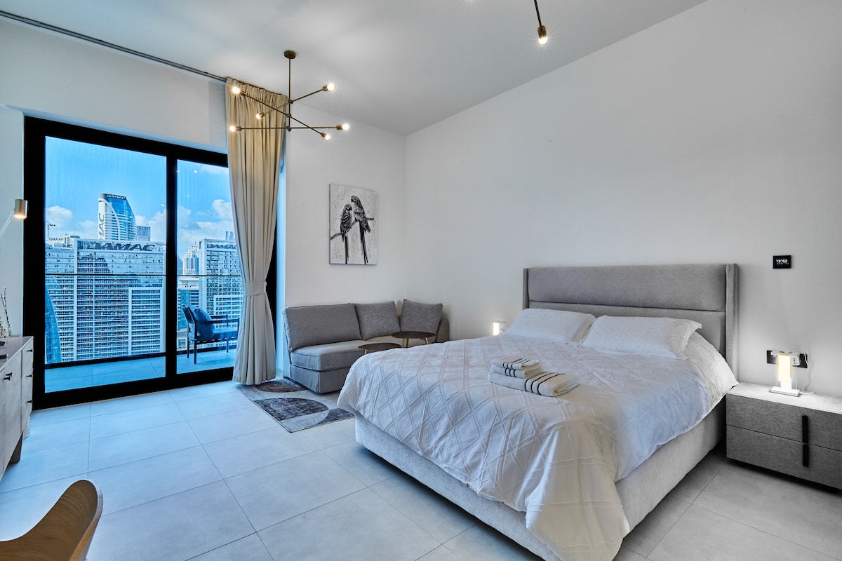 Lux Studio in Business Bay | 10 mins Burj Khalifa