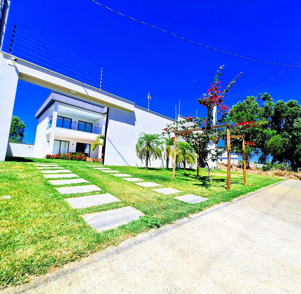 Linda Casa com Piscina Enseada Azul 3 Quartos