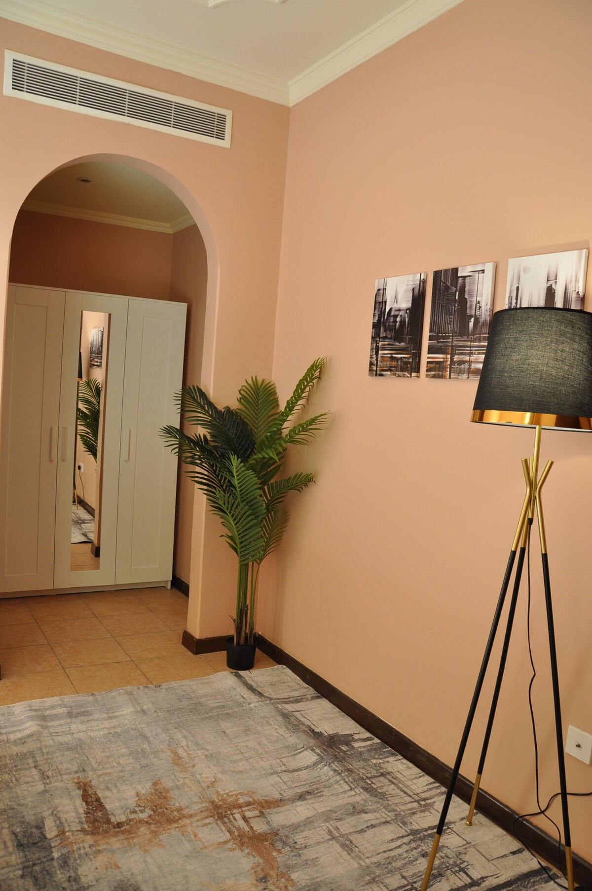 Luxurious Hilltop Apt 9 minutes from AlHaram