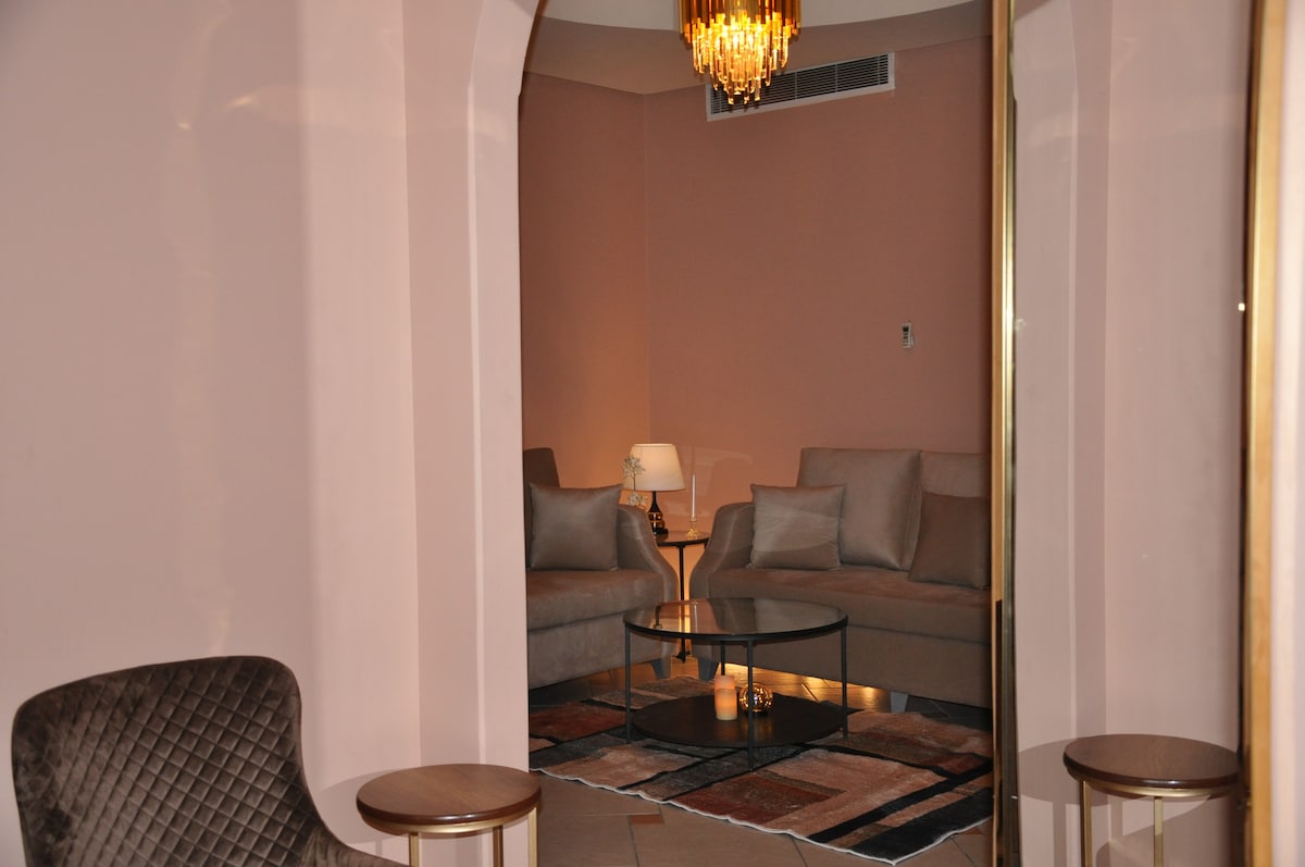 Luxurious Hilltop Apt 9 minutes from AlHaram