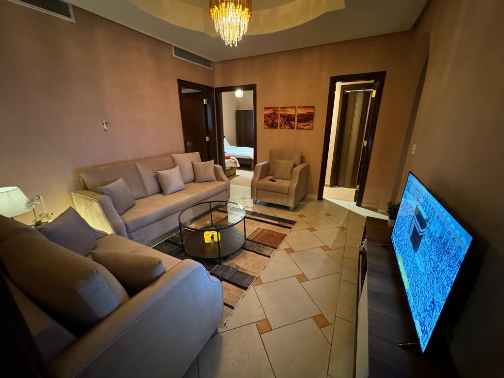 Luxurious Hilltop Apt 9 minutes from AlHaram