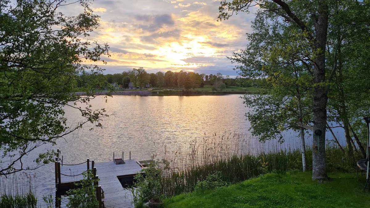 Beautiful Lakeside Cabin