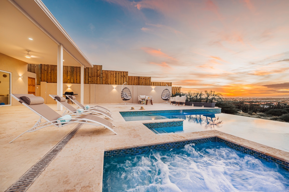 Villa w/Sunset Views, Big Pool, Hot Tub, Sleeps 8