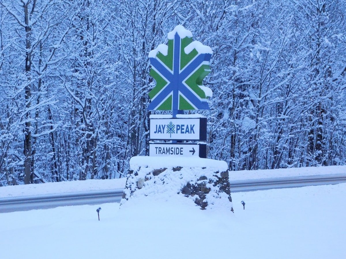 Jay Peak Slopeside 908