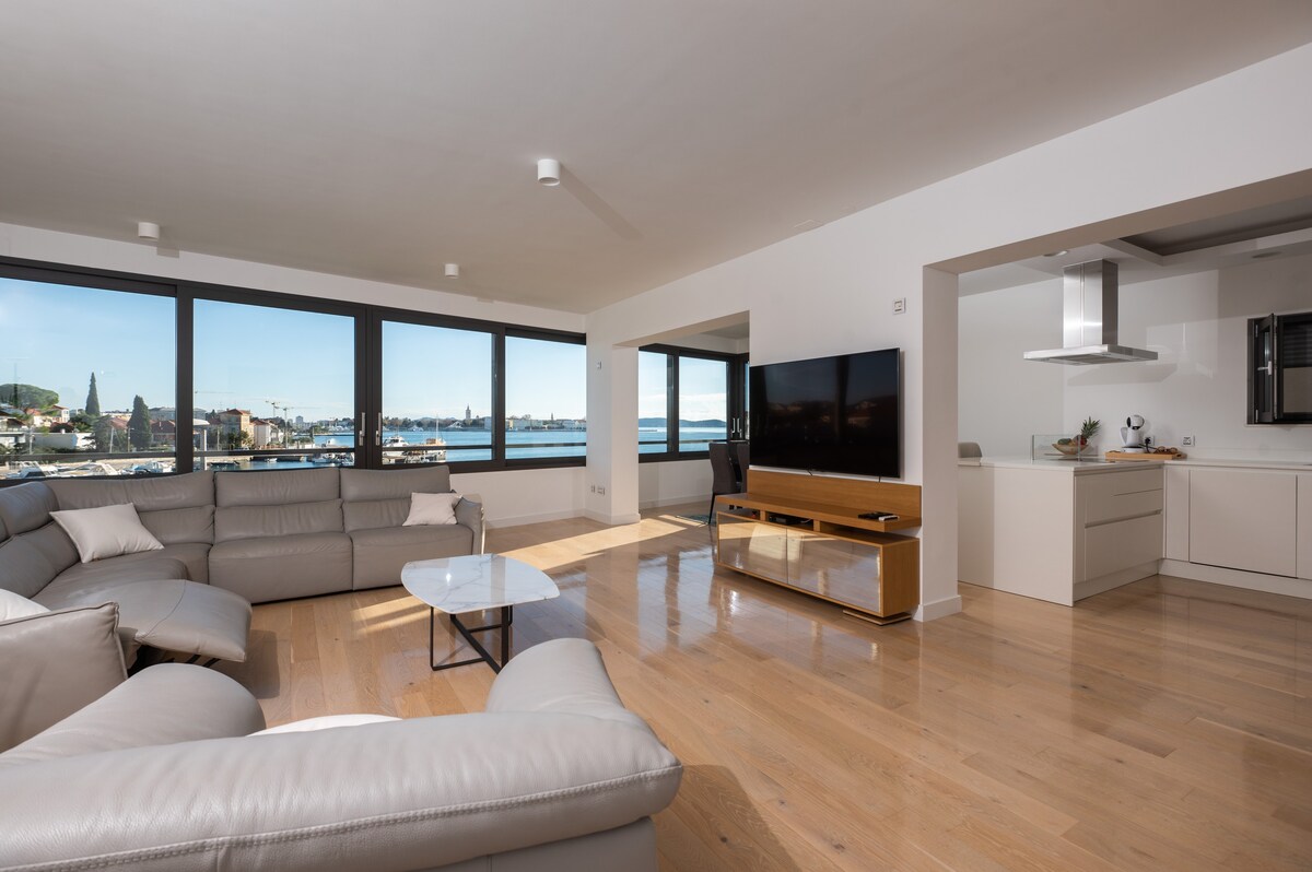 Seafront Luxury Suite Idassa