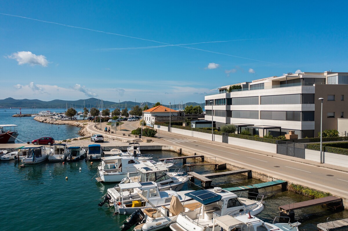 Seafront Luxury Suite Idassa