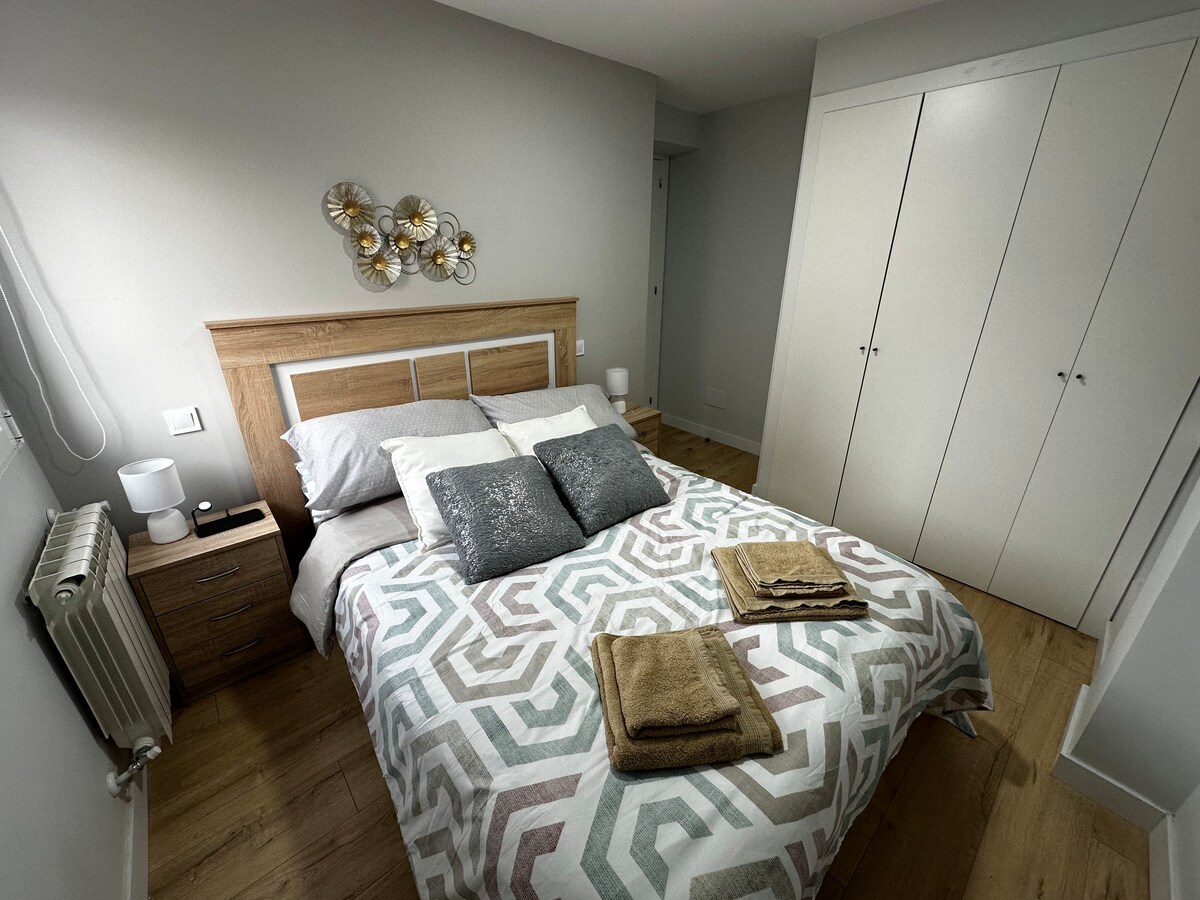 Big cozy bedroom in Madrid