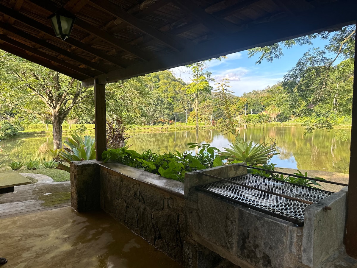 Chalé na Beira do Lago Pet Friendly