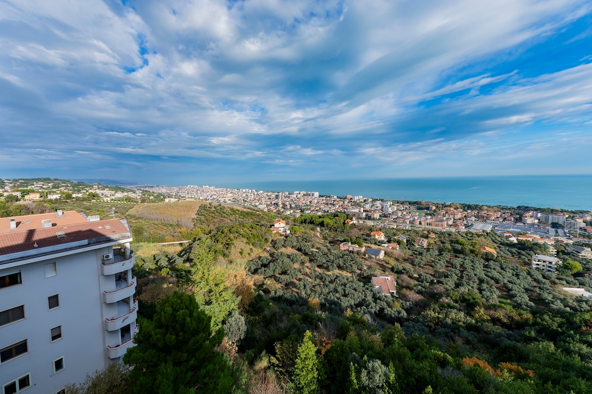 Pescara Colli - Penthouse with sea view & Parking!