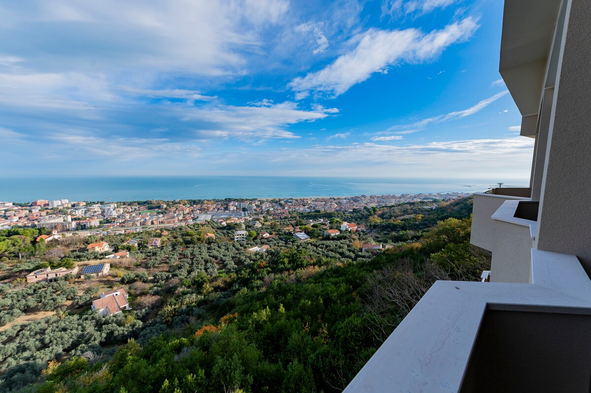 Pescara Colli - Penthouse with sea view & Parking!