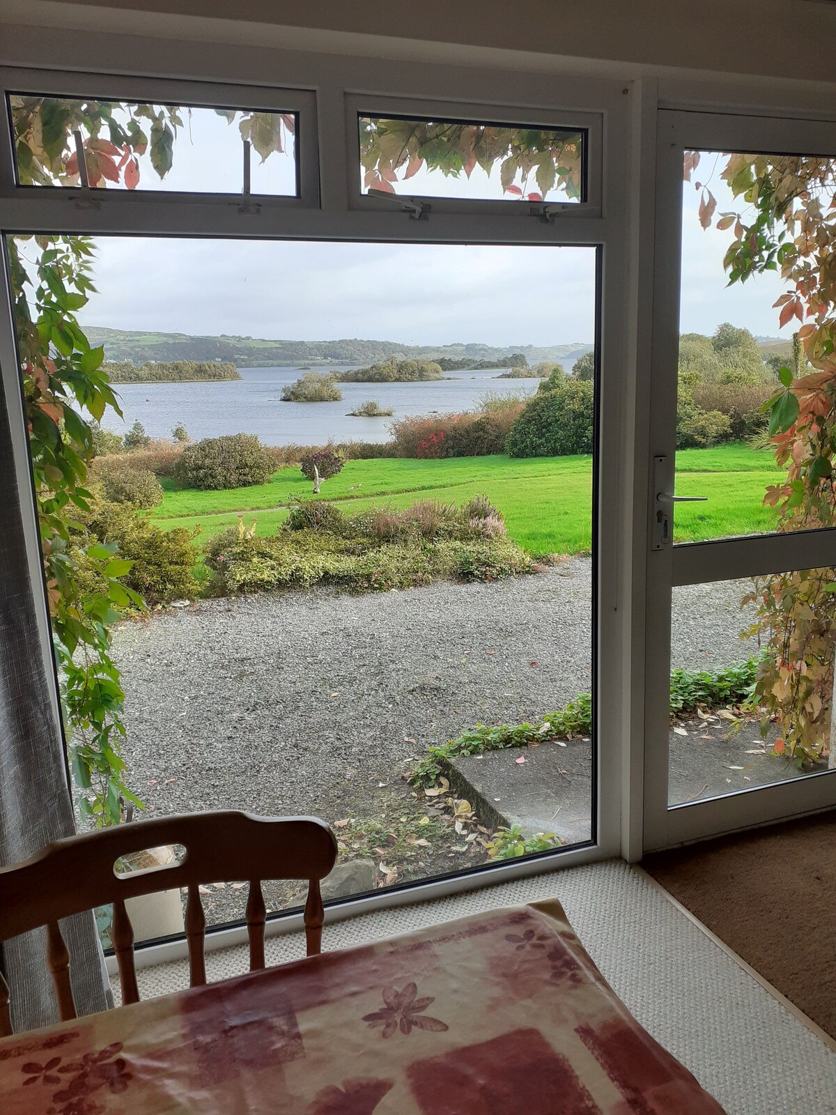 Restful retreat beside the lake