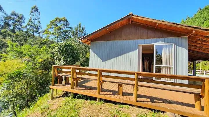 Casa com vista para cachoeira