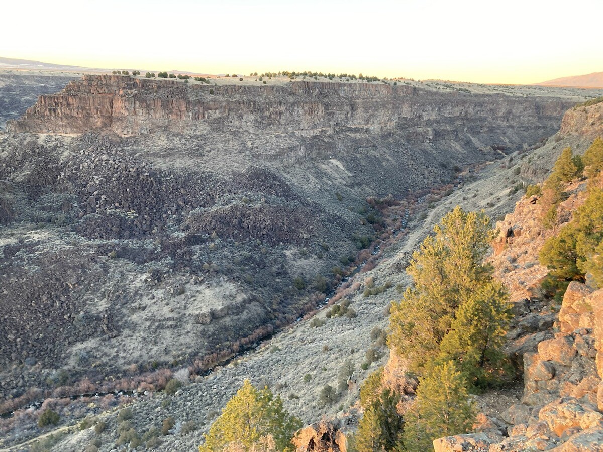 Spectacular Mountain/Canyon View