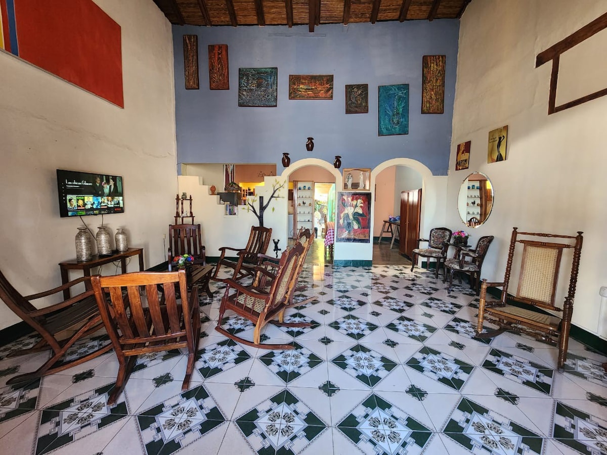 Macondo House 3BD|2BH|9 Guests|Wifi|Private